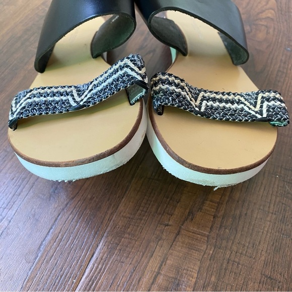 Charles David GIA White/Black Leather Woven Sandal Made in Italy SZ 36/6 - Picture 7 of 8